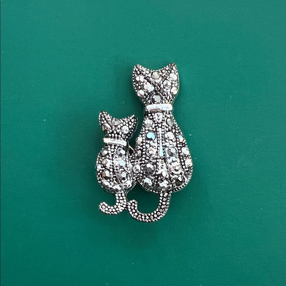 Elegant Cat Brooch